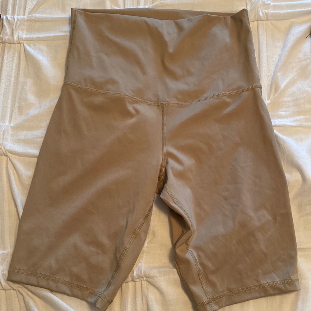 High-waisted biker shorts